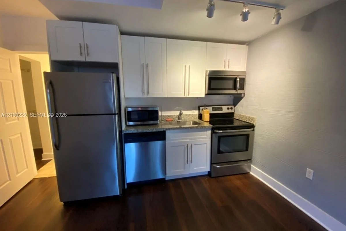 274 NW 32nd St #1, Miami: photo 1 of 5