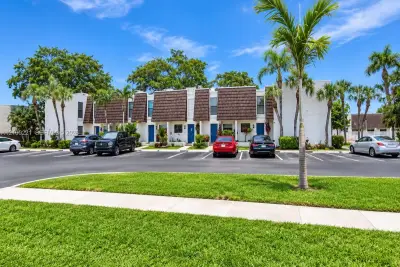 1570 NW 89th Ter, Pembroke Pines: photo 1 of 1