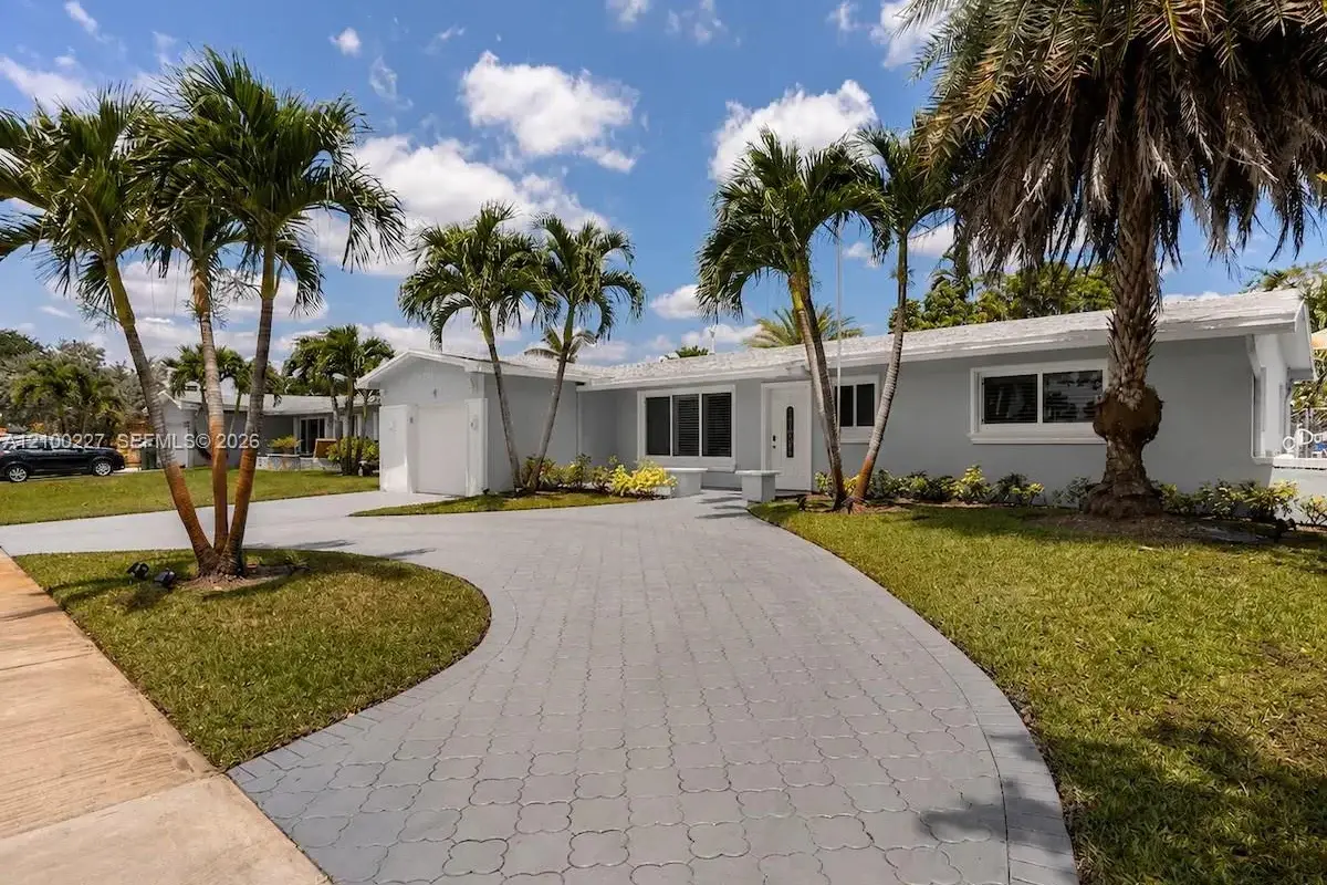10911 Taft St, Pembroke Pines: photo 1 of 20