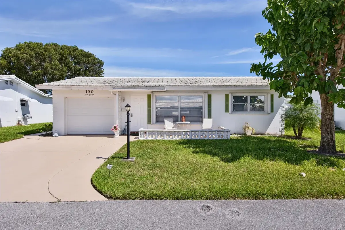 130 NW 14th St, Boynton Beach: photo 1 of 6