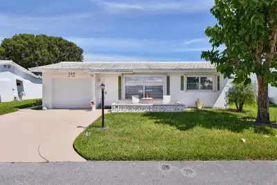 130 NW 14th St, Boynton Beach: photo 1 of 6
