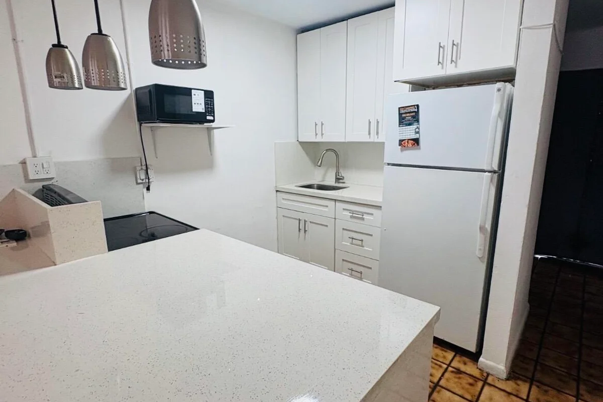 4211 SW 61st Ave, Davie: photo 1 of 11
