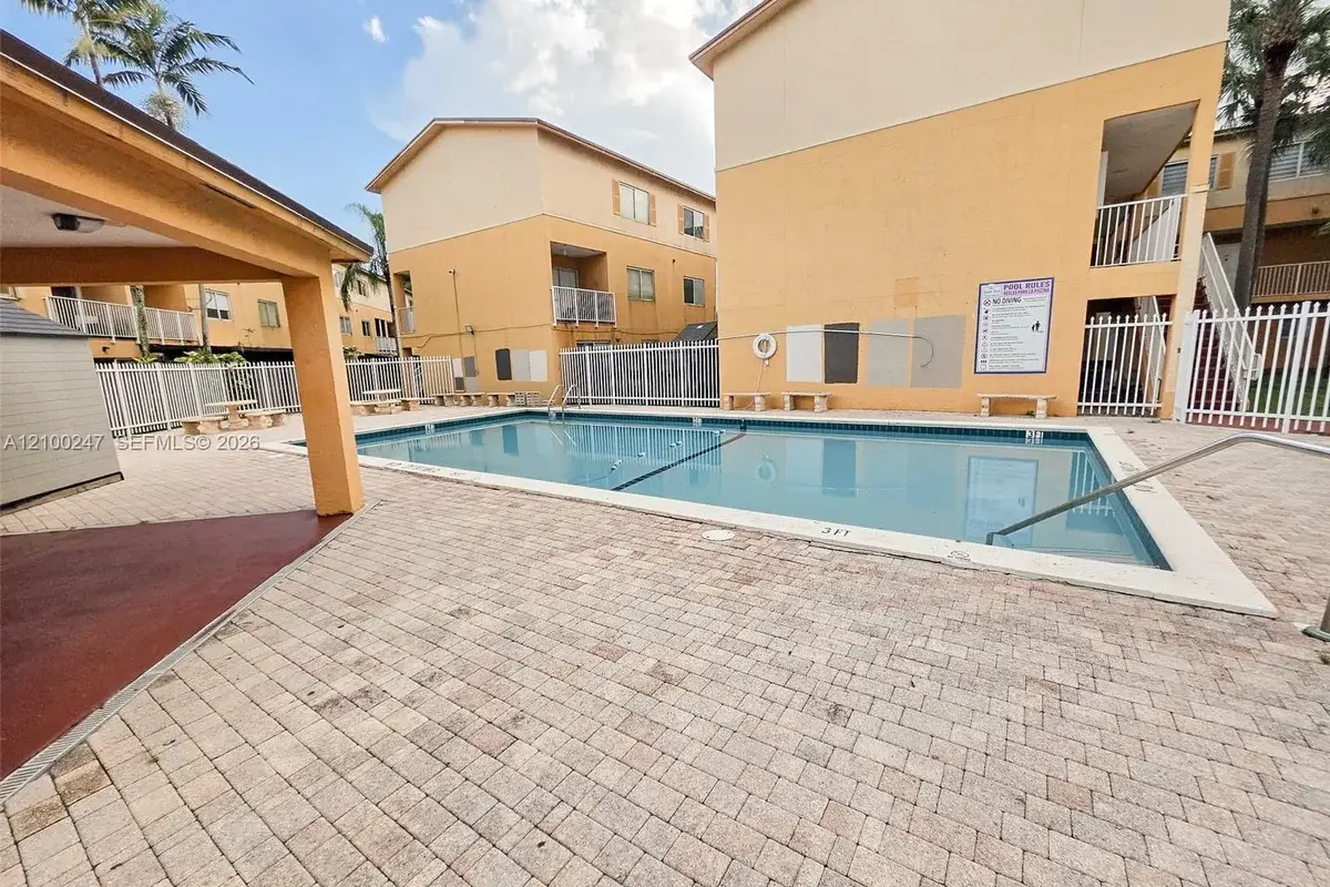 6235 Kendale Lakes Cir #236, Miami: photo 1 of 3