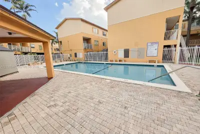 6235 Kendale Lakes Cir #236, Miami: photo 1 of 3