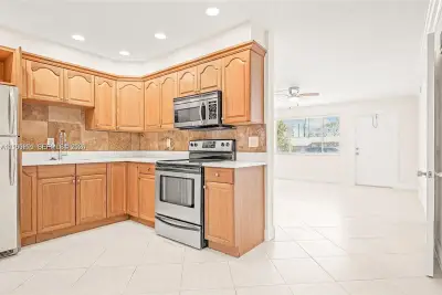 2175 NE 56th St #110, Fort Lauderdale: photo 1 of 16
