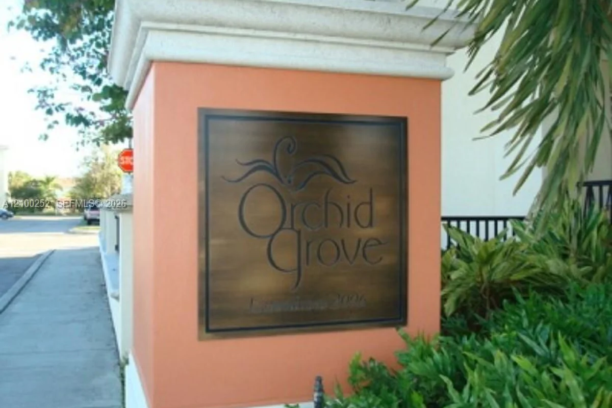 242 SW 7th Ct, Pompano Beach: photo 1 of 42