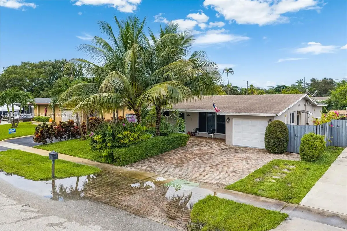 6451 Scott St, Hollywood: photo 1 of 26