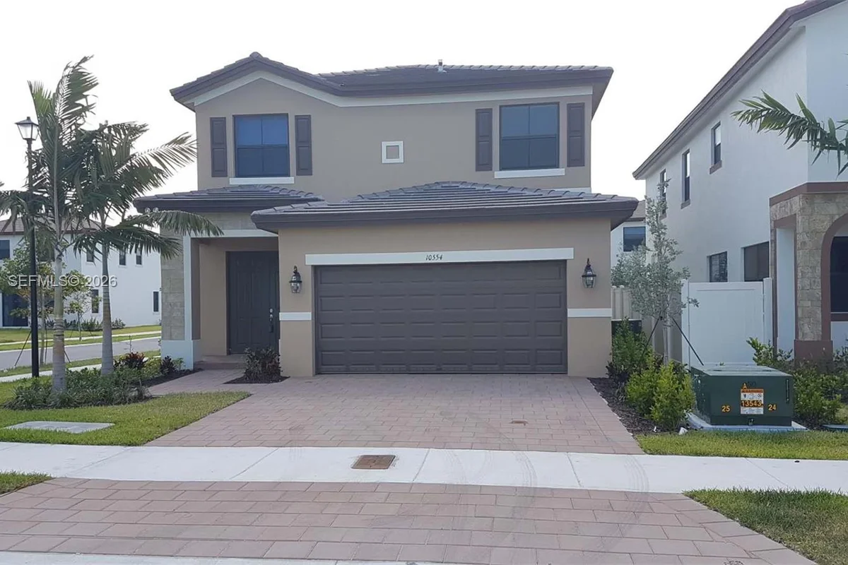 10554 W 35th Ln, Hialeah: photo 1 of 36