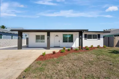 131 SE 4th Ave, Boynton Beach: photo 1 of 24