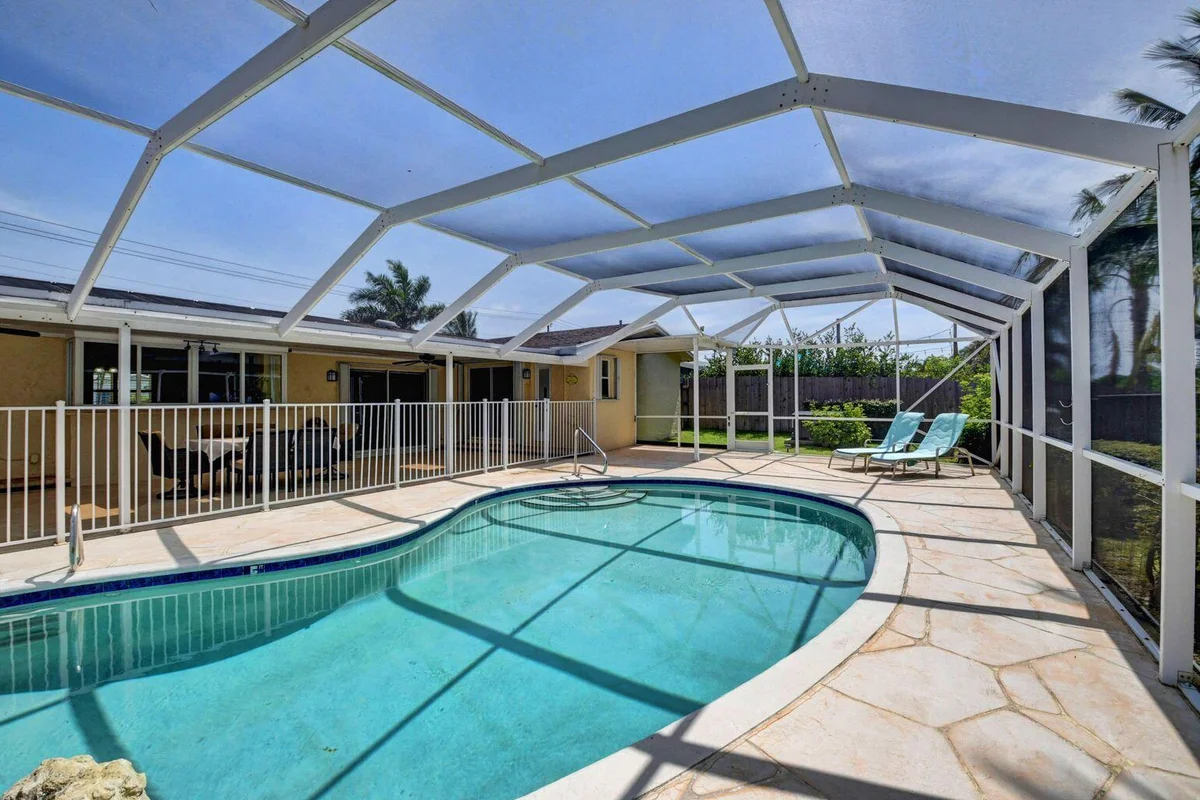 1086 SW 28th Ave, Boynton Beach: photo 1 of 32