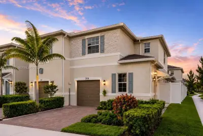 799 SE 19th St, Homestead: photo 1 of 1