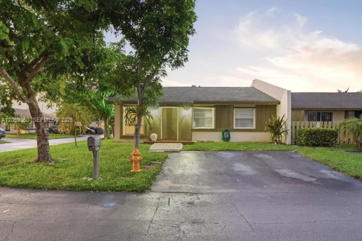 12255 SW 118th Ln, Miami: photo 1 of 16