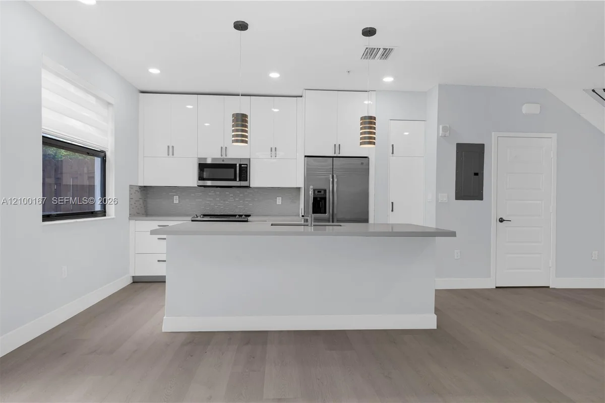 10413 NW 82nd St #3, Doral: photo 1 of 40