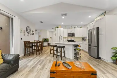 18413 NW 20th St, Pembroke Pines: photo 1 of 64