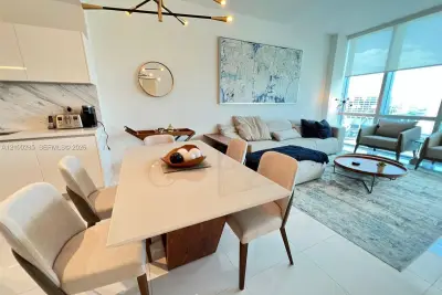 851 NE 1st Ave #1906, Miami: photo 1 of 27