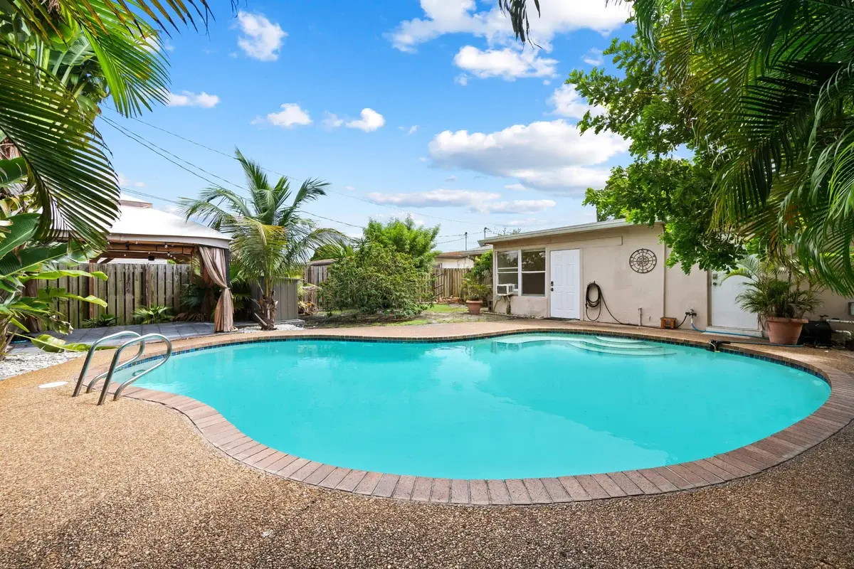 51 NE 49th St, Fort Lauderdale: photo 1 of 27