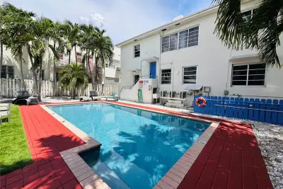 1032 Michigan Ave #B, Miami Beach: photo 1 of 41