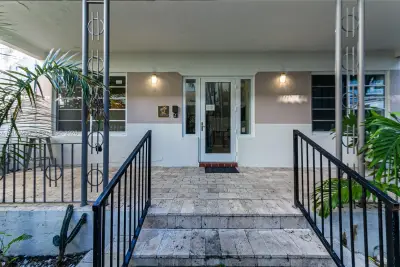 1431 Lincoln Ter #2, Miami Beach: photo 1 of 29