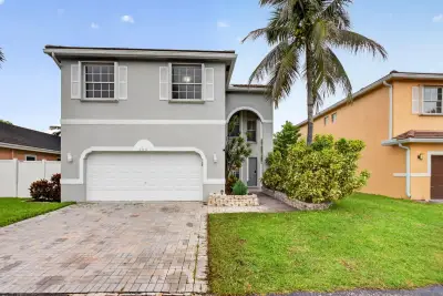 2911 E Sable Cir, Margate: photo 1 of 37