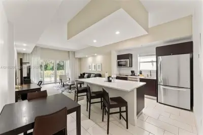 5300 NW 87th Ave #408, Doral: photo 1 of 17