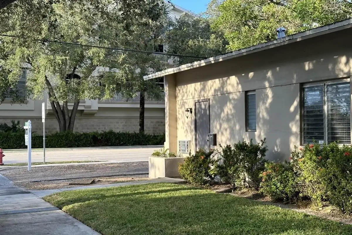 1300 E Broward Blvd #8, Fort Lauderdale: photo 1 of 4