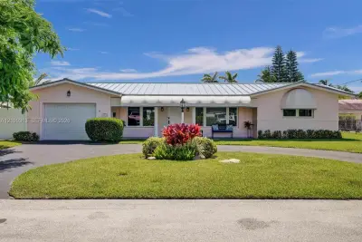 1014 SE 14th Ave, Deerfield Beach: photo 1 of 79