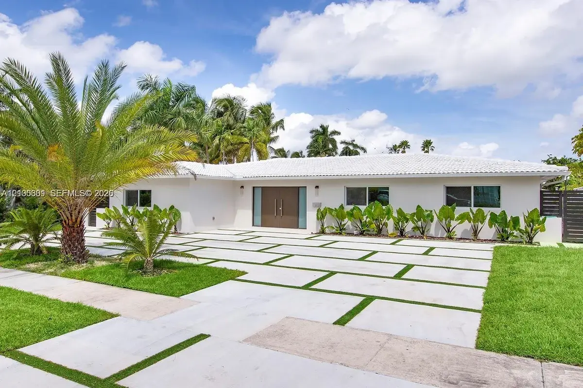 2025 Keystone Blvd, North Miami: photo 1 of 31