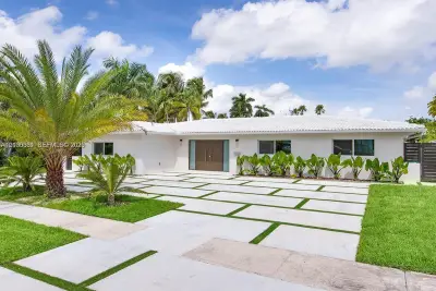 2025 Keystone Blvd, North Miami: photo 1 of 31