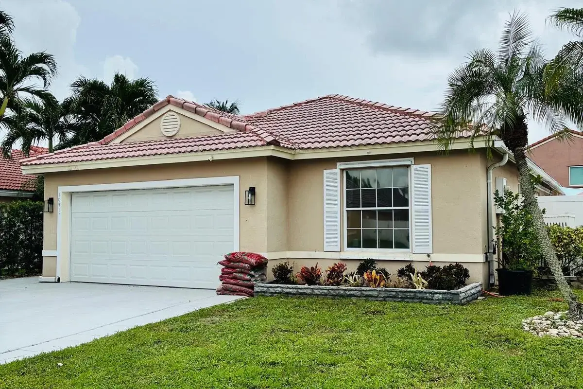 1051 NW 191st Ave, Pembroke Pines: photo 1 of 20