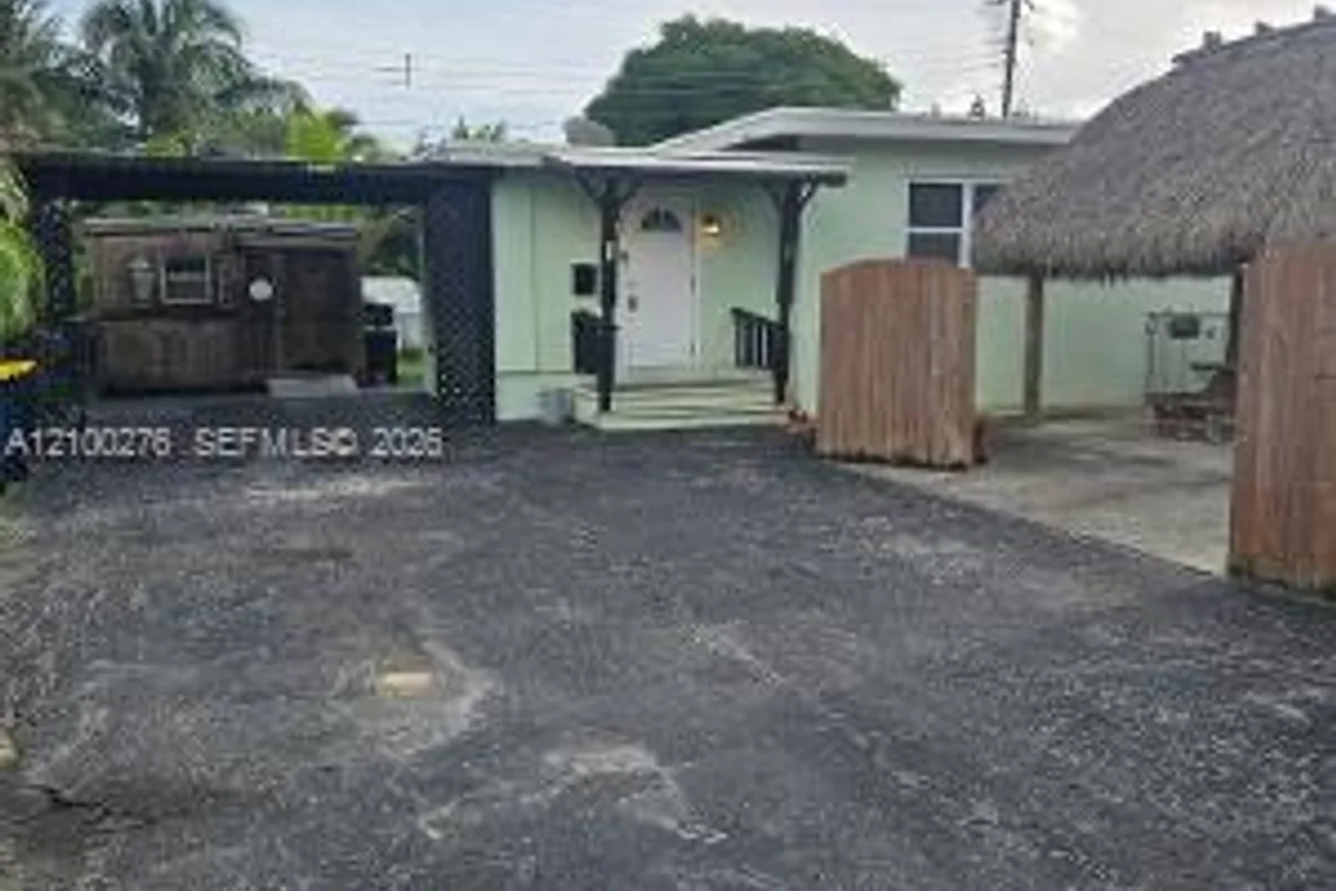 14 SE 14th St, Dania Beach: photo 1 of 7