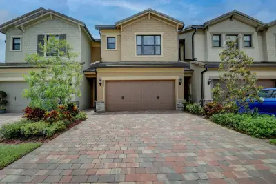 8274 Cadre Noir Rd, Lake Worth: photo 1 of 18
