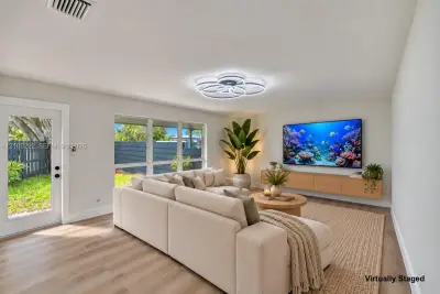 2201 NE 15th Ave, Wilton Manors: photo 1 of 19