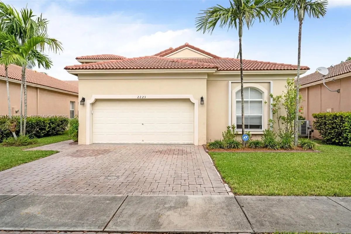 2223 Portofino Ave, Homestead: photo 1 of 23
