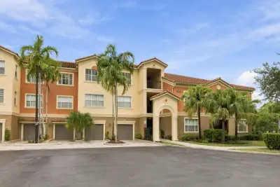 4700 SW 160th Ave #433, Miramar: photo 1 of 33