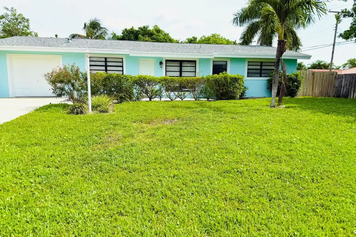 477 NE 35th St, Boca Raton: photo 1 of 22