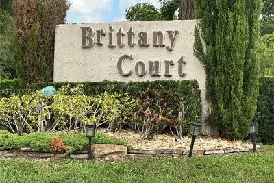 2477 NW 89th Dr #302, Coral Springs: photo 1 of 26
