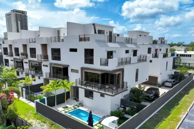 820 NE 2nd St, Fort Lauderdale: photo 1 of 11