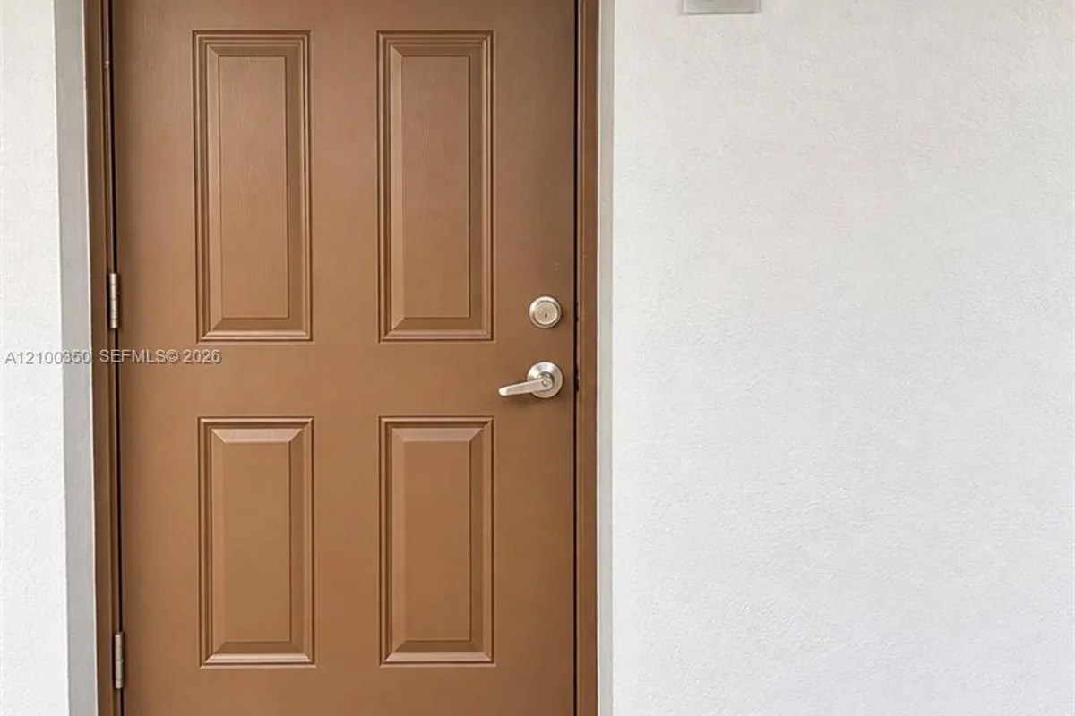 401 NW 43rd Ct #7, Oakland Park: photo 1 of 11