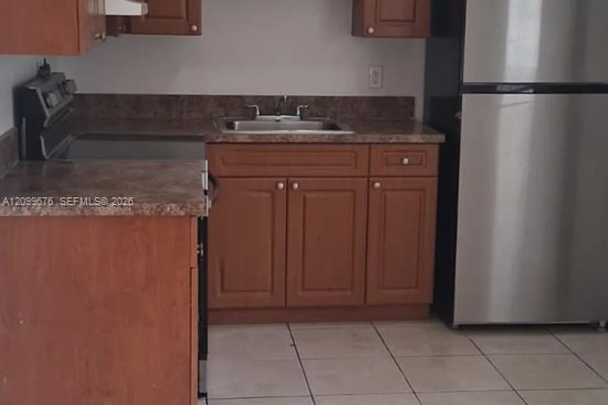 2332 Fillmore St #1, Hollywood: photo 1 of 11