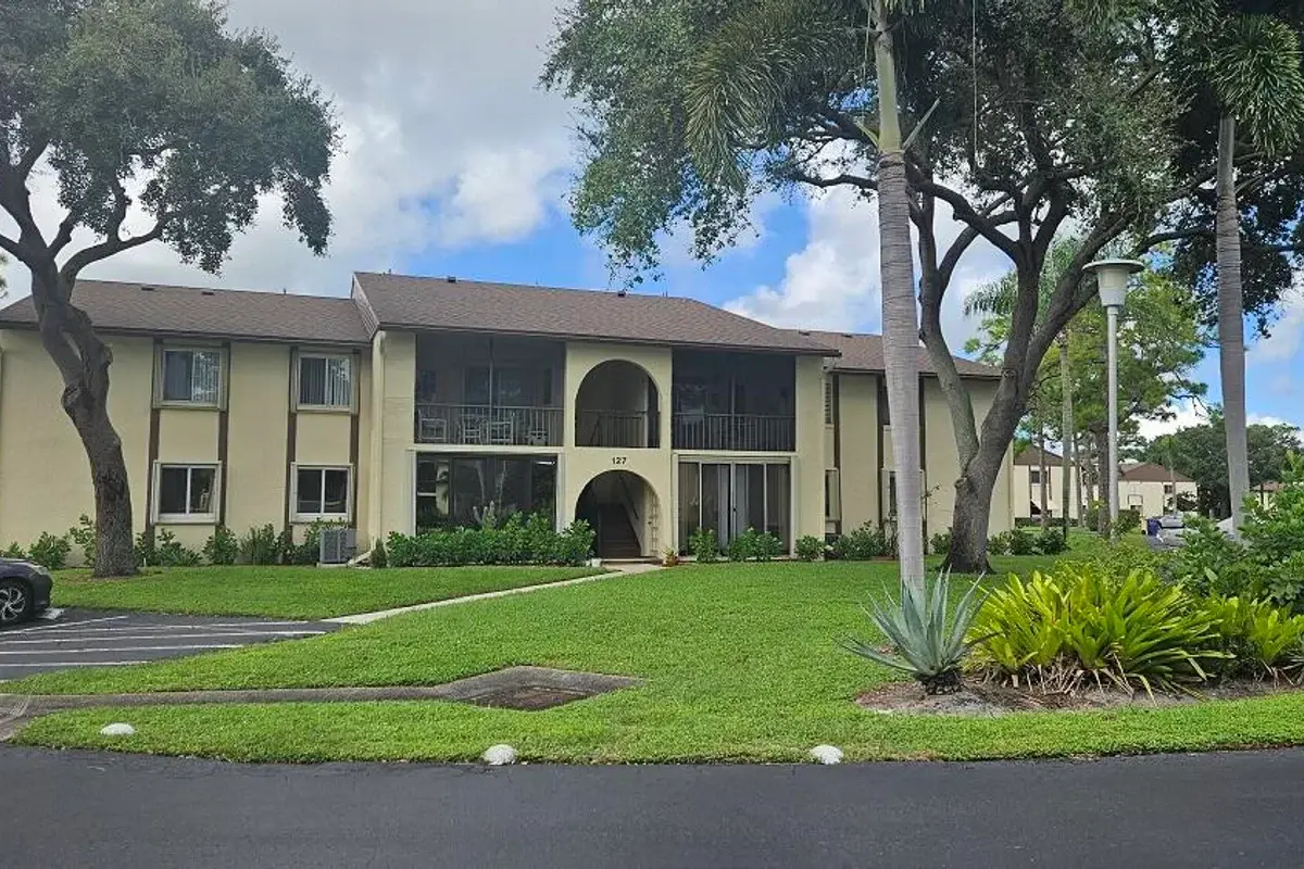 127 Lake Pine Cir #A-2, Lake Worth: photo 1 of 10