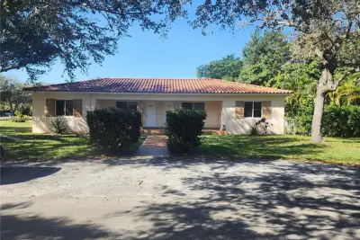 12000 NE 10th Ave, Biscayne Park: photo 1 of 24