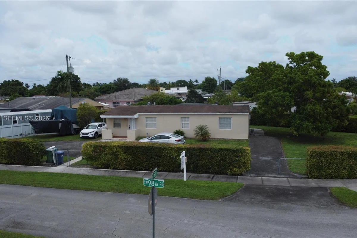 5241 SW 98th Ave Rd, Miami: photo 1 of 9