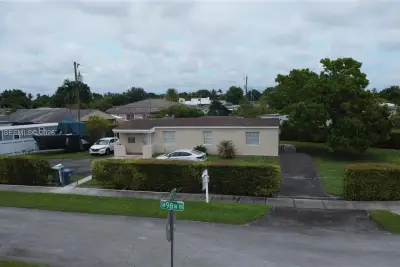 5241 SW 98th Ave Rd, Miami: photo 1 of 9