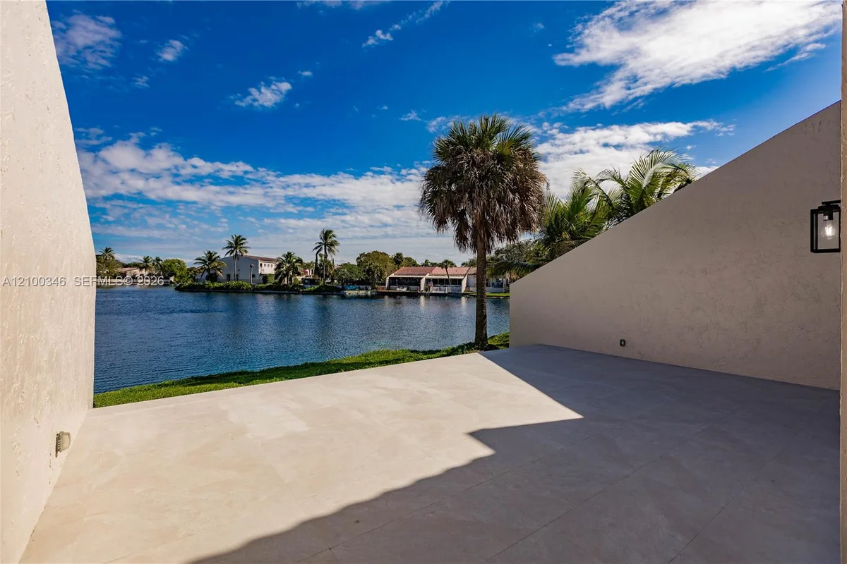 7238 Jacaranda Ln, Miami Lakes: photo 1 of 87