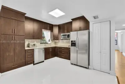 770 NE 199th St #204F, Miami: photo 1 of 23