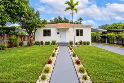 511 NE 131st St, North Miami: photo 1 of 59