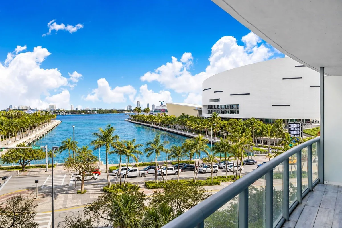 888 Biscayne Blvd #411, Miami: photo 1 of 16
