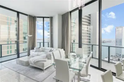 501 NE 31st St #4006, Miami: photo 1 of 15