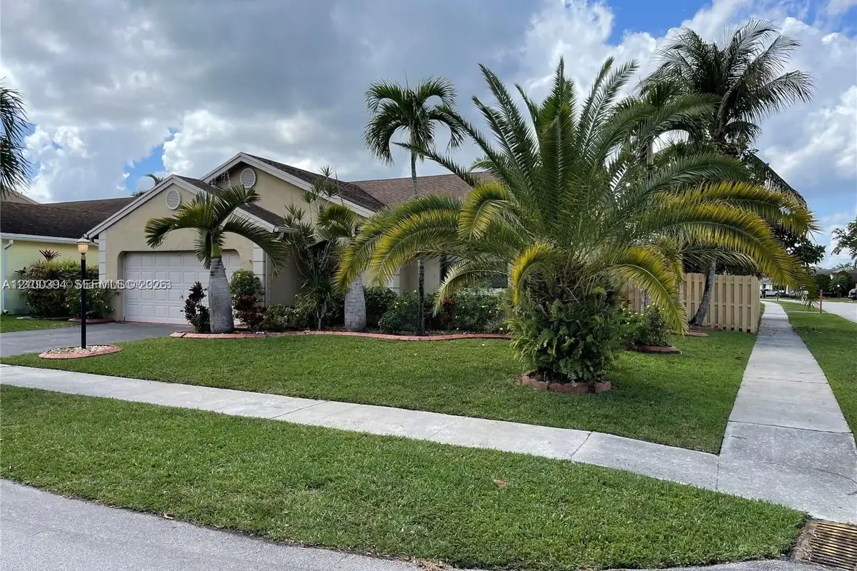 1297 SW 151st Ave, Sunrise: photo 1 of 11