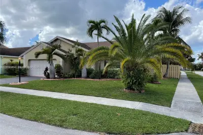 1297 SW 151st Ave, Sunrise: photo 1 of 11